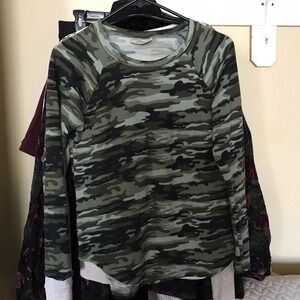 Bobbie Brooks Camo Tee SzM Long Sleeves Knit Round Neck Pre-Owned